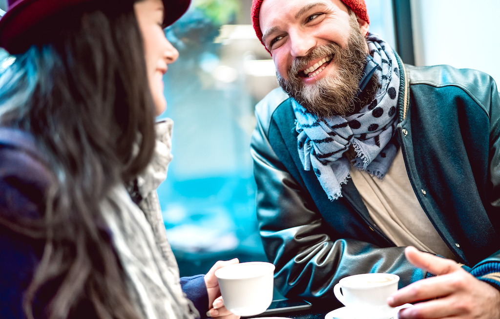 Du betrachtest gerade Wie kann ich Frauen kennenlernen? 12 Tipps für eine authentische und erfolgreiche Ansprache